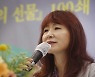 100쇄 찍은 은희경.."'새의선물' 공감해준 독자의 힘"