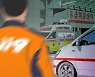 수원서 1톤 트럭, 車 서비스센터 승강기 추락..운전자 부상