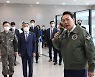 尹대통령, 국방부·합참 방문.."北 도발 땐 엄정하게 대응해야" (종합)