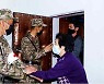"코로나보다 굶어 죽는 사람 더 많아".. '미담정치'로 주민 달래는 김정은