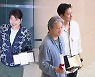 '칸 2관왕 주역' 송강호·박찬욱 귀국 "한국 영화 팬들께 감사"