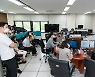 "태풍 오면 전쟁, 밥 먹을 겨를도 없어요"