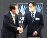 Samsung Electronics Vice Chairman meets with Intel CEO