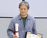 '칸 감독상' 박찬욱 귀국.."남녀 연기상 원했다"
