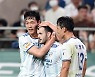 [포토]바코의 동점골에 기뻐하는 김영권과 이명재