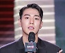 '종이의 집' 이현우 "하회탈 쓰고 유니폼 입으면 자신감과 힘이 저절로 생겼다"