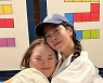 한지민, 의리까지 어마어마했네..'영희' 정은혜 영화 개봉 응원[★SNS]
