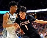 "수개월 소요" 이현중, 발등 뼈·인대 부상..NBA 드래프트 하루 앞두고 '날벼락'