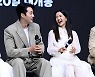[포토] 김태리, 소지섭 답변에 웃음이