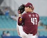 안우진 '160km' 찍고..키움, 선두에 가까이