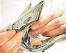 [오늘의 환율전망] 원/달러, 1300원 돌파할까..1원 하락 출발