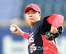 '1회말 삼자범퇴' 선발나선 한승혁[포토]