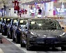 "테슬라, 中서 생산직 제외한 일반사원 10% 감원"