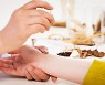 '바람만 스쳐도 아픈' 통풍에 봉독 약침 효과