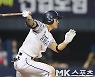 안권수 '만루찬스를 살리지 못했어' [MK포토]