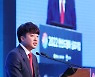[머니S포토] 축사 전하는 이준석 국민의힘 대표