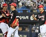 장현식, '1년 2개월 만에 세이브' [사진]