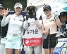 김혜윤-김가윤-안지현 '출발 전 포토 타임'[포토]