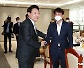 이준석은 다가가고, 용산은 거리두기?..李·대통령실 '묘한 엇갈림'(종합)