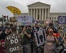 美 연방대법 '여성 낙태권 인정 판례' 49년만에 뒤집었다
