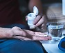 "약값보다 병값이 비싸"..제약株, 경기방어주로 부활할까 [돈앤톡]