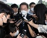 '108번 번뇌' 이재명, 당대표 출마나, 불출마냐..박지원 "이미 출마 결심한 듯"