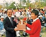 한국오픈, 세계 최장비거리 골프공..코오롱 2대째 골프 사랑 남달라 [인사이드아웃]