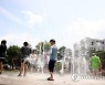 "격렬한 야외활동 자제를" 내일 30도 이상 폭염 속 곳곳 소나기