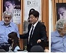 '트바로티' 김호중·'세계 3대 테너' 플라시도 도밍고, 드디어 만났다