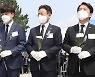 '불편한 만남' 이준석·안철수, 짧은 악수 후 어색한 기류