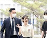 이지은 '언제나 뒤를 지켜주는 듬직한 경호원과 함께'[포토엔HD]
