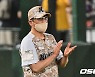 홍원기 감독, 롯데에 13-5 대승한 선수들 축하 [사진]