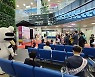 양양국제공항 국제선 운항재개..입국 환영식