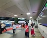 양양국제공항 국제선 운항재개..입국 환영식
