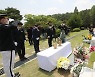 백선엽 장군 참배하는 국민의힘 이준석 대표