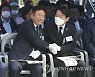 '이준석·안철수, 행사장서 한자리에'