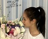 '류준열♥' 혜리, "완벽해 보인다는 건 엄청난 일"..꽃다발 들고 의미심장 [TEN★]
