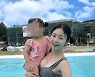 '리틀 송혜교' 한지우, 볼륨감 넘치는 수영복 자태..청순 민낯까지 다 가졌네[★SNS]