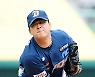 [포토]역투하는 NC 선발 신민혁