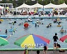 3년 만에 개장한 야외수영장[포토뉴스]