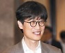 속도내는 '反쿠팡 연합전선'..네이버·이마트 손잡고 '라이브커머스' [언박싱]