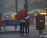 내일 전국 곳곳 소나기..수도권 최대 100mm
