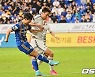 VAR 후 번복된 엄원상의 골 [사진]