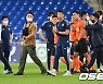 경기 후 주심에게 항의하는 울산 홍명보 감독 [사진]