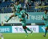 '데뷔전 데뷔골' 윌리안의 '클라스'는 달랐다..공격진 '방점' 찍었네