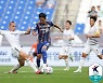 [현장 REVIEW] 아마노 PK-엄원상 극장골 '취소' 울산, 성남과 0-0 무..전북과 8점 차