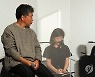 송강호 바라보는 고레에다 감독
