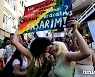터키 경찰, 성소수자 행진서 200여명 체포