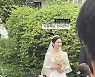 [종합]'6월의 신부' 장나라, 마카도실크 드레스·심플 티아라로 '유럽 공주' 같네! 화려함 보다는 품격의 결혼식