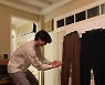 공유, 촐싹촐싹 장난꾸러기..배두나 "해킹?" 의심 부른 실제 모습